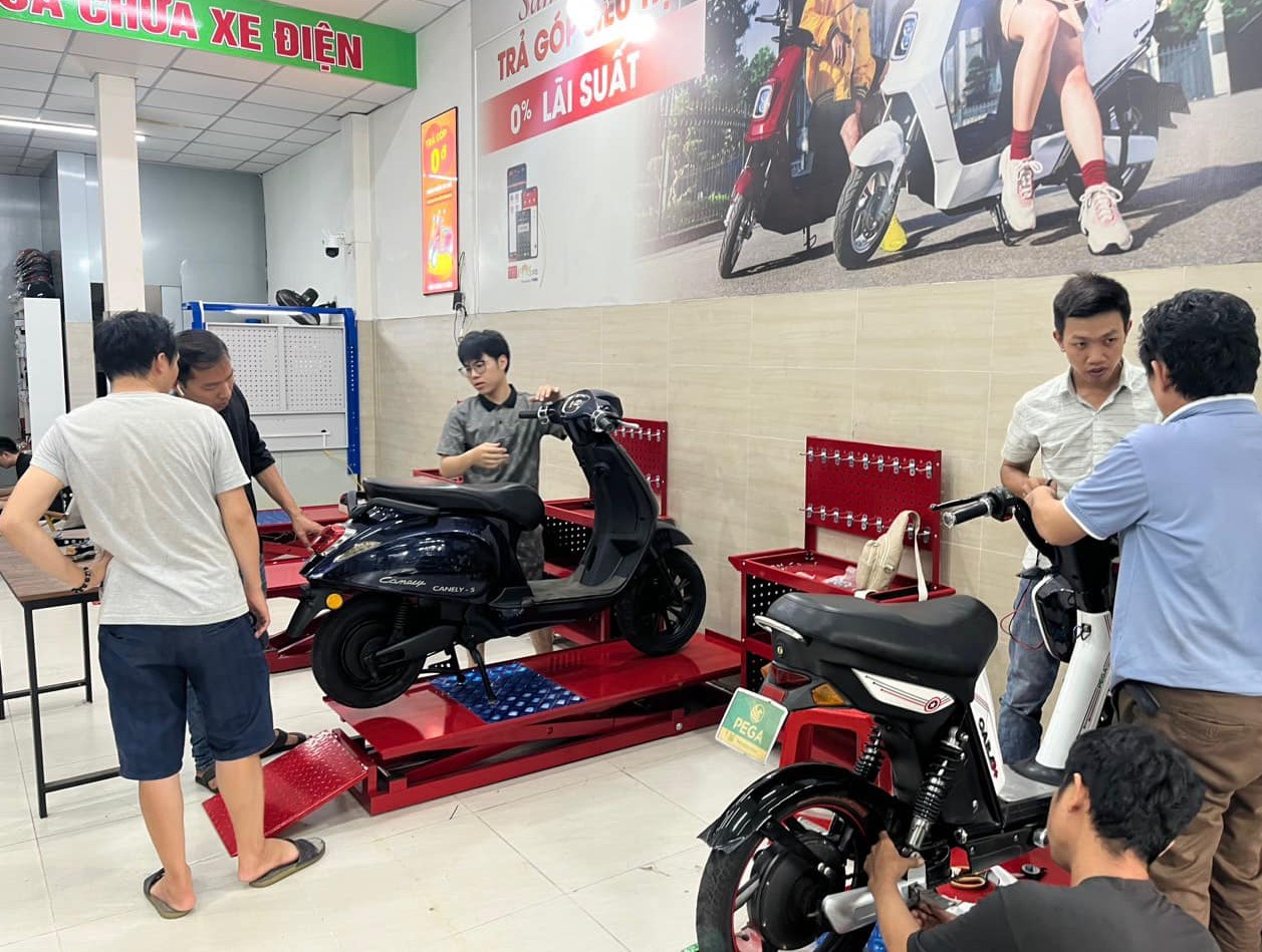 Dạy nghề sửa xe đạp điện, sửa xe máy điện